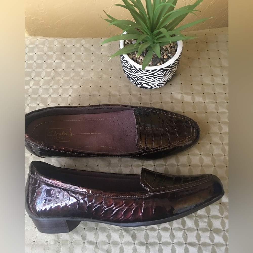 Womens Croc Clarks loafers